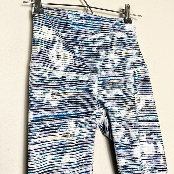 Lululemon Wunder Under Crop Hi-Rise Blurry Belle Leggings - Picture 3 of 9